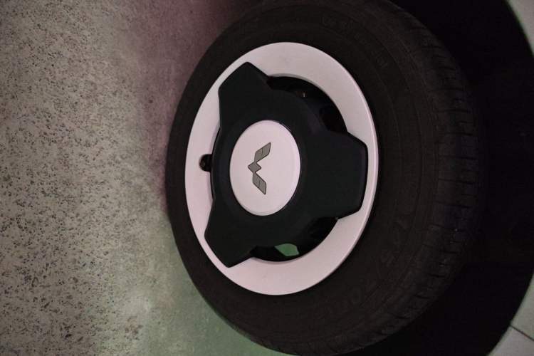 Used Wuling Hongguang MINIEV 2021 Macaron Fashion Model Lithium Iron Phosphate Right Front Wheel Hub