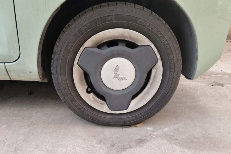 Used Wuling Hongguang MINIEV 2021 Macaron Premium Model – Lithium Iron Phosphate Right Front Wheel Hub
