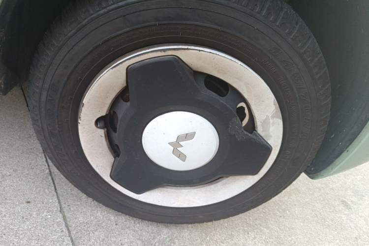 Used Wuling Hongguang MINIEV 2021 Macaron Fashion Model Lithium Iron Phosphate Right Front Wheel Hub