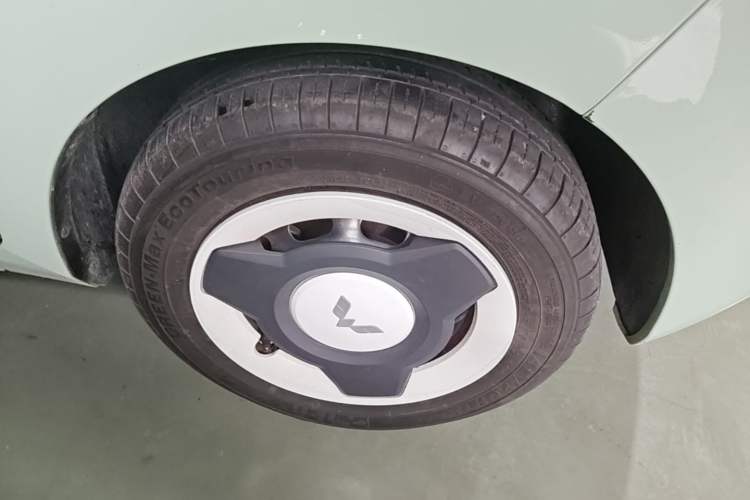 Used Wuling Hongguang MINIEV 2021 Macaron Premium Model – Lithium Iron Phosphate Right Front Wheel Hub