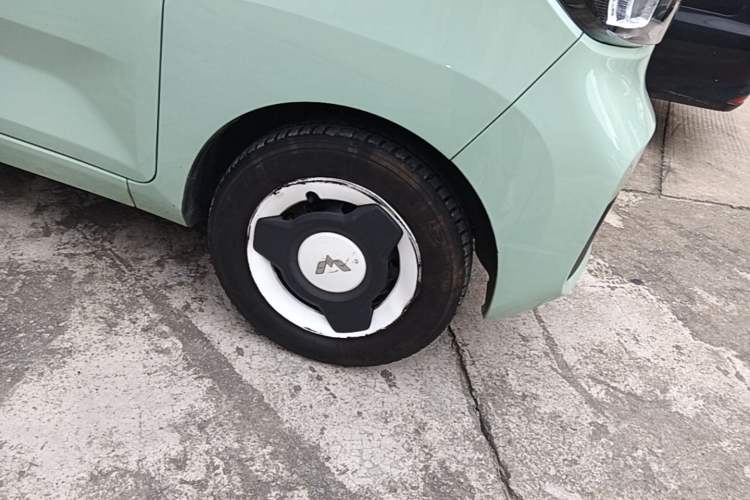 Used Wuling Hongguang MINIEV 2021 Macaron Sandwich Model 170 km Lithium Iron Phosphate Right Front Wheel Hub
