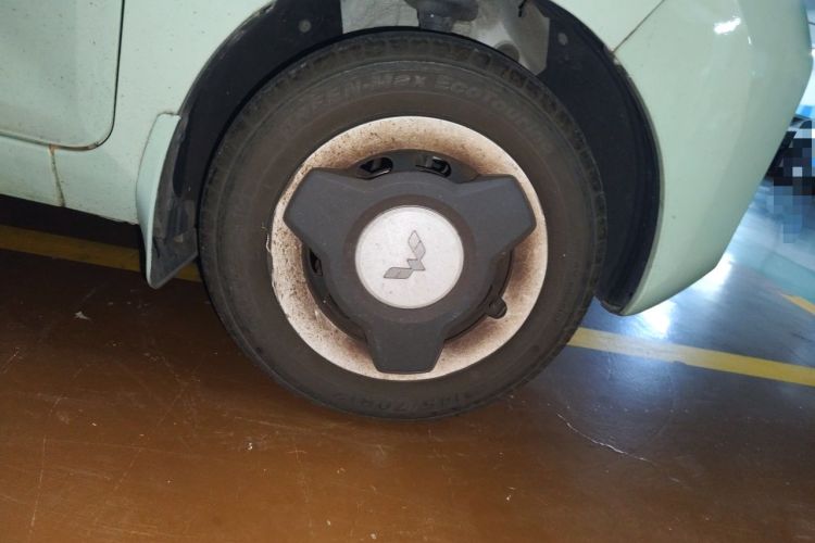 Used Wuling Hongguang MINIEV 2021 Macaron Premium Model – Lithium Iron Phosphate Right Front Wheel Hub