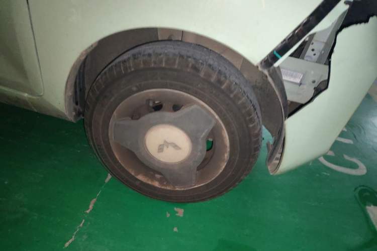 Used Wuling Hongguang MINIEV 2021 Macaron Fashion Model Lithium Iron Phosphate Right Front Wheel Hub