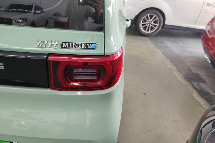 Used Wuling Hongguang MINIEV 2021 Macaron Premium Model – Lithium Iron Phosphate Right Rear Taillight