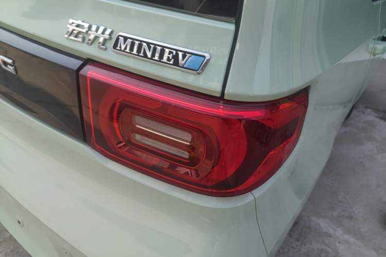 Used Wuling Hongguang MINIEV 2021 Macaron Premium Model – Lithium Iron Phosphate Right Rear Taillight