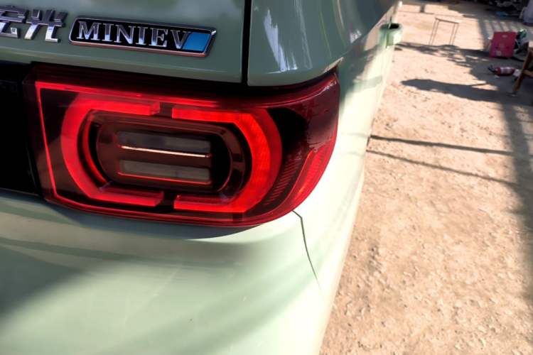 Used Wuling Hongguang MINIEV 2021 Macaron Fashion Edition Lithium-Ion Battery Right Rear Taillight