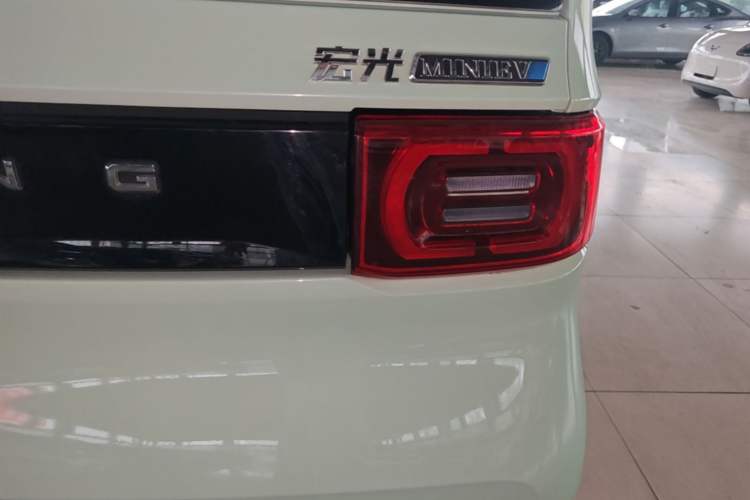 Used Wuling Hongguang MINIEV 2021 Macaron Sandwich Model 120 km Lithium Iron Phosphate Right Rear Taillight