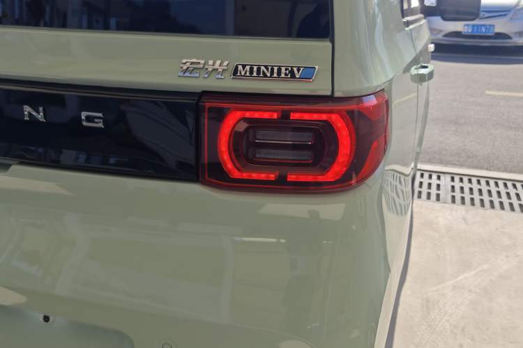 Used Wuling Hongguang MINIEV 2021 Macaron Premium Model – Lithium Iron Phosphate Right Rear Taillight
