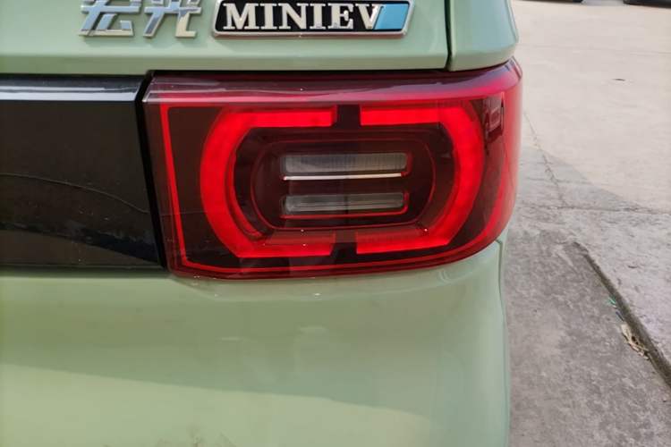 Used Wuling Hongguang MINIEV 2021 Macaron Premium Model – Lithium Iron Phosphate Right Rear Taillight