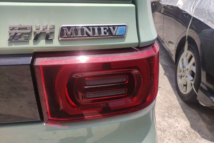Used Wuling Hongguang MINIEV 2021 Macaron Sandwich Model 120 km Lithium NMC Right Rear Taillight