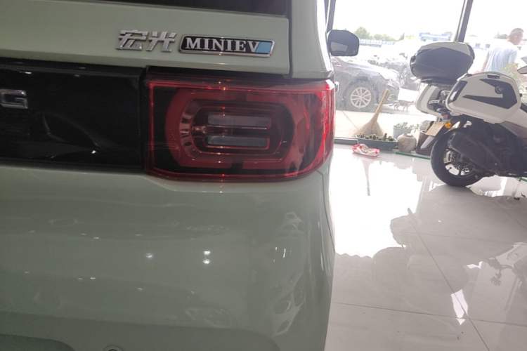 Used Wuling Hongguang MINIEV 2021 Macaron Fashion Edition Lithium-Ion Battery Right Rear Taillight