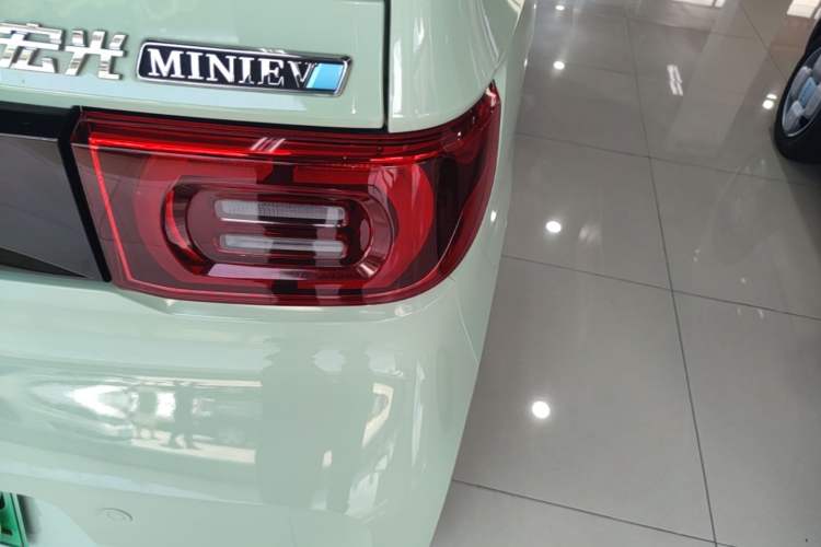 Used Wuling Hongguang MINIEV 2021 Macaron Premium Model – Lithium Iron Phosphate Right Rear Taillight