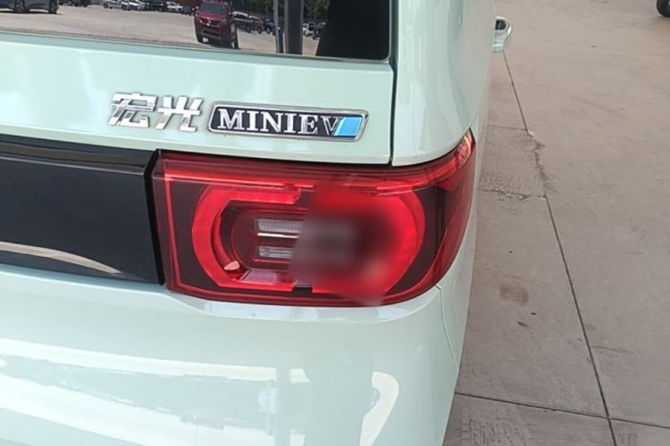 Used Wuling Hongguang MINIEV 2021 Macaron Sandwich Model 170 km Lithium Iron Phosphate Right Rear Taillight