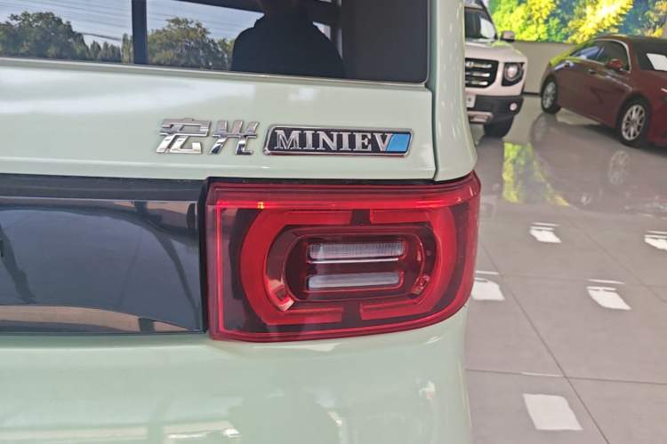 Used Wuling Hongguang MINIEV 2021 Macaron Fashion Model Lithium Iron Phosphate Right Rear Taillight