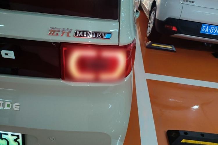 Used Wuling Hongguang MINIEV 2021 Macaron Sandwich Model 170 km Lithium Iron Phosphate Right Rear Taillight