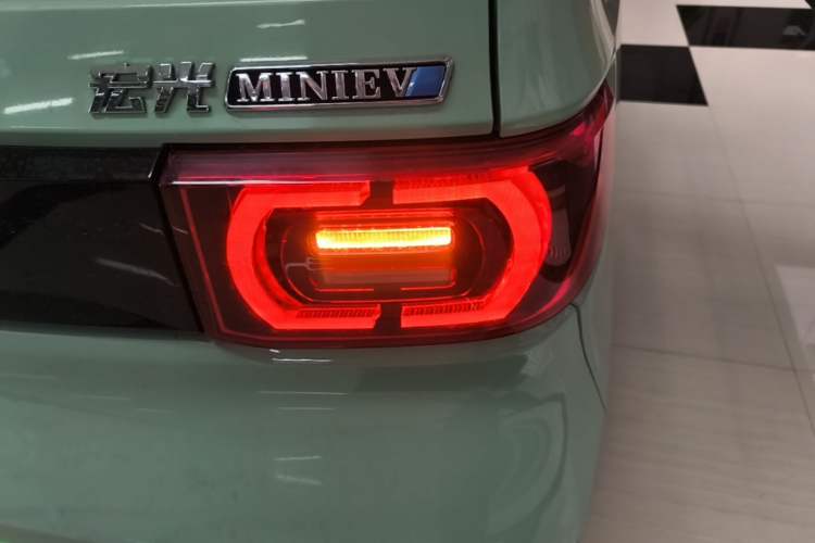 Used Wuling Hongguang MINIEV 2021 Macaron Premium Model – Lithium Iron Phosphate Right Rear Taillight