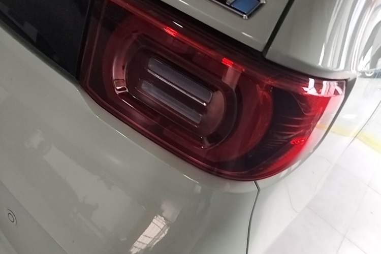 Used Wuling Hongguang MINIEV 2021 Macaron Premium Model – Lithium Iron Phosphate Right Rear Taillight