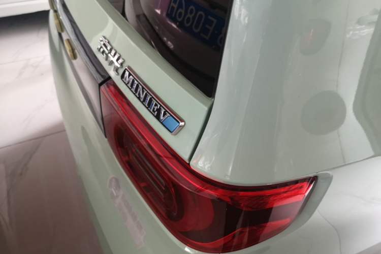 Used Wuling Hongguang MINIEV 2021 Macaron Premium Model – Lithium Iron Phosphate Right Rear Taillight