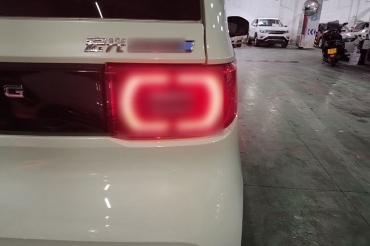 Used Wuling Hongguang MINIEV 2021 Macaron Premium Model – Lithium Iron Phosphate Right Rear Taillight