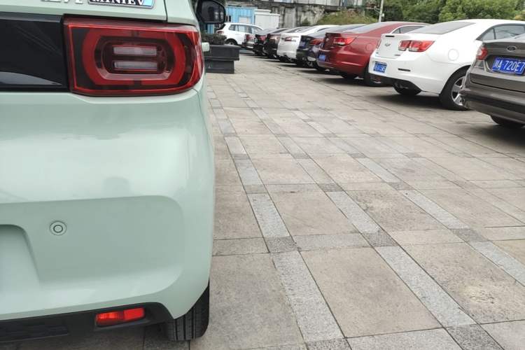 Used Wuling Hongguang MINIEV 2021 Macaron Sandwich Model 120 km Lithium NMC Right Rear Taillight