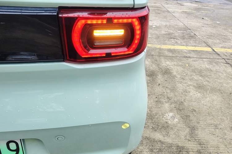 Used Wuling Hongguang MINIEV 2021 Macaron Fashion Model Lithium Iron Phosphate Right Rear Taillight