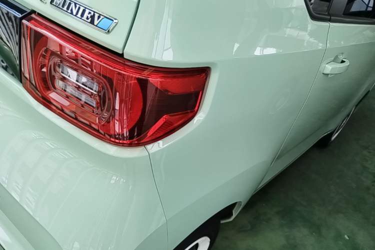 Used Wuling Hongguang MINIEV 2021 Macaron Premium Model – Lithium Iron Phosphate Right Rear Taillight