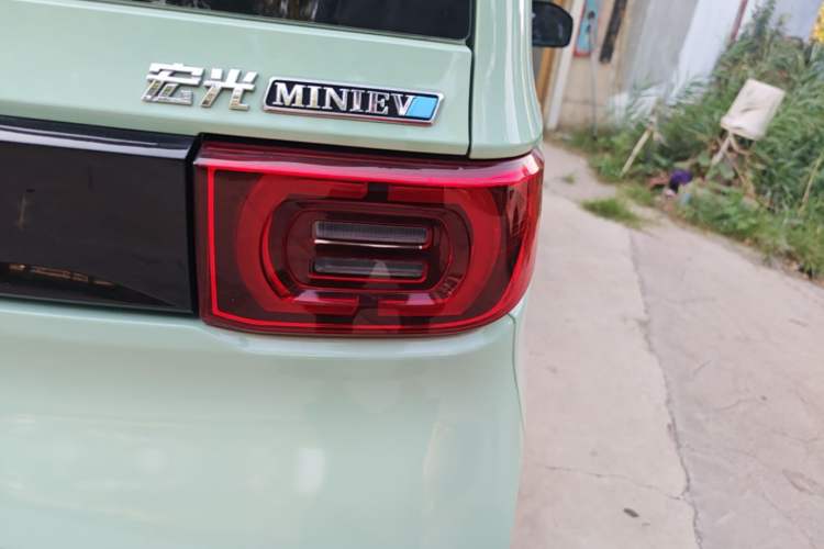 Used Wuling Hongguang MINIEV 2021 Macaron Premium Model – Lithium Iron Phosphate Right Rear Taillight