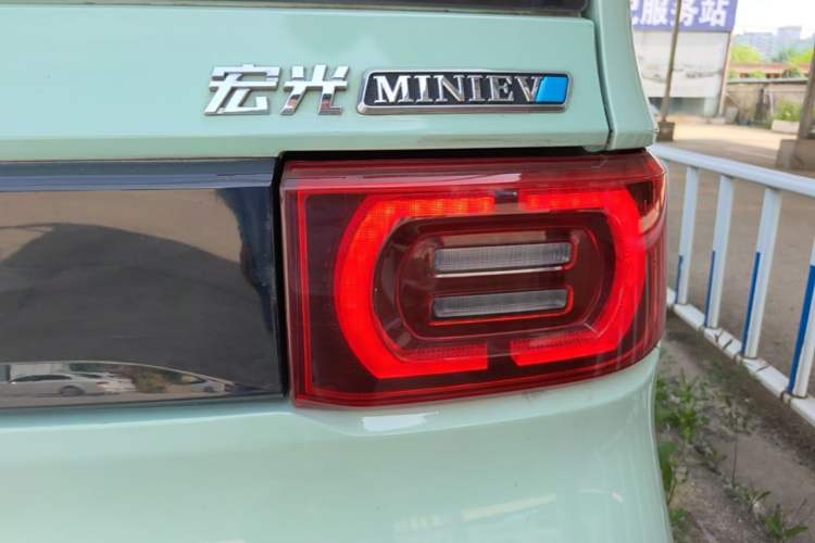 Used Wuling Hongguang MINIEV 2021 Macaron Premium Model – Lithium Iron Phosphate Right Rear Taillight