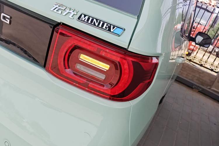 Used Wuling Hongguang MINIEV 2021 Macaron Fashion Model Lithium Iron Phosphate Right Rear Taillight