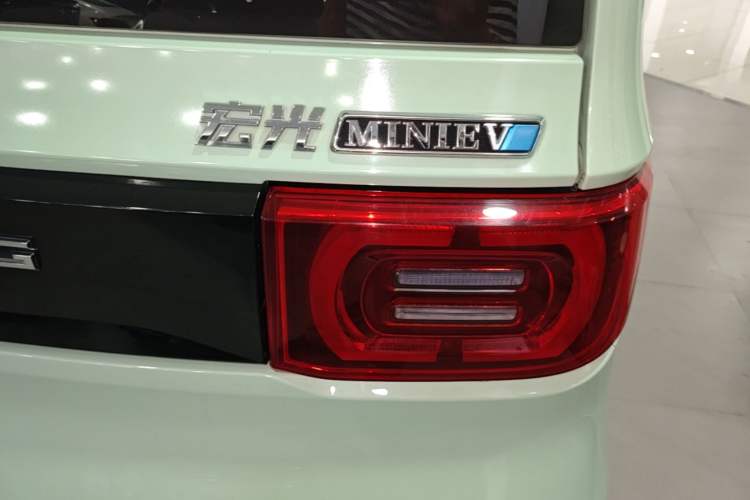 Used Wuling Hongguang MINIEV 2021 Macaron Premium Model – Lithium Iron Phosphate Right Rear Taillight