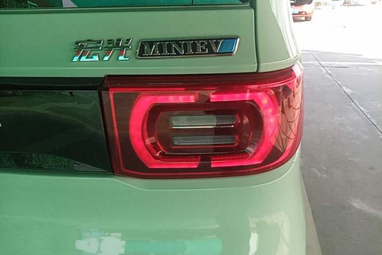 Used Wuling Hongguang MINIEV 2021 Macaron Premium Model – Lithium Iron Phosphate Right Rear Taillight