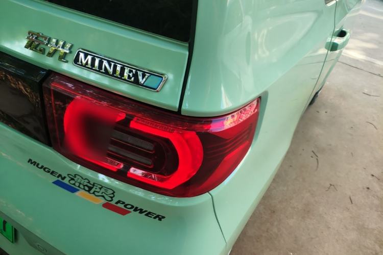 Used Wuling Hongguang MINIEV 2021 Macaron Fashion Edition Lithium-Ion Battery Right Rear Taillight