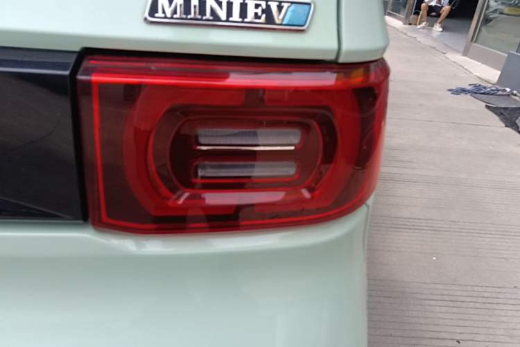 Used Wuling Hongguang MINIEV 2021 Macaron Premium Model – Lithium Iron Phosphate Right Rear Taillight