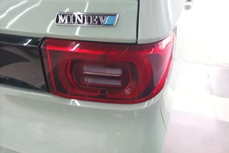 Used Wuling Hongguang MINIEV 2021 Macaron Sandwich Model 120 km Lithium Iron Phosphate Right Rear Taillight