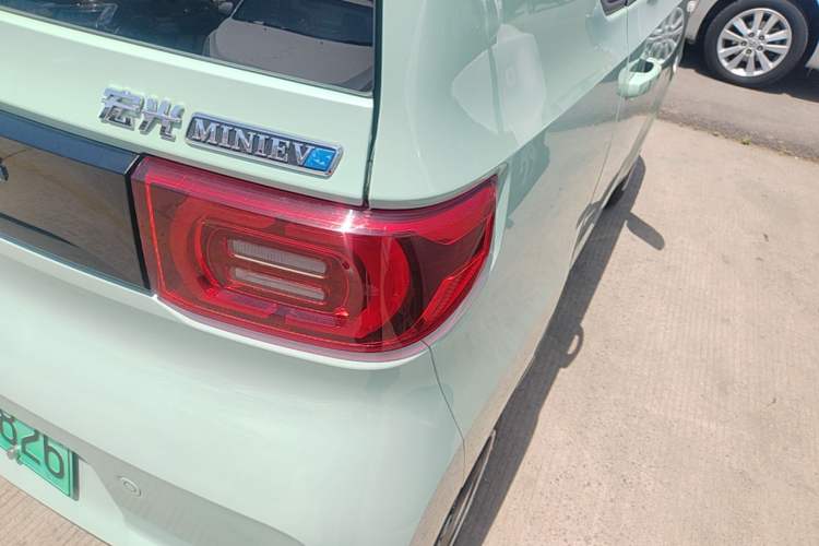 Used Wuling Hongguang MINIEV 2021 Macaron Premium Model – Lithium Iron Phosphate Right Rear Taillight