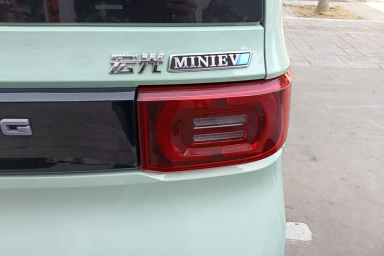Used Wuling Hongguang MINIEV 2021 Macaron Fashion Model Lithium Iron Phosphate Right Rear Taillight