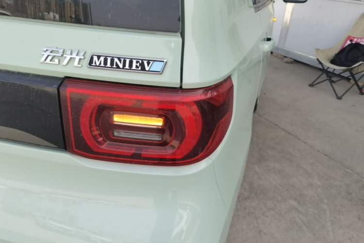 Used Wuling Hongguang MINIEV 2021 Macaron Fashion Model Lithium Iron Phosphate Right Rear Taillight