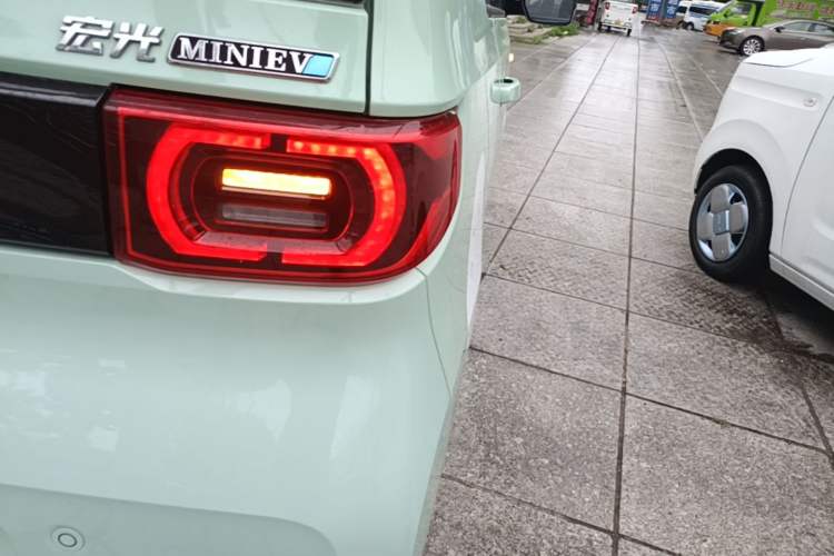 Used Wuling Hongguang MINIEV 2021 Macaron Premium Model – Lithium Iron Phosphate Right Rear Taillight