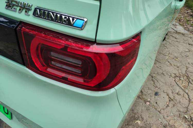 Used Wuling Hongguang MINIEV 2021 Macaron Premium Model – Lithium Iron Phosphate Right Rear Taillight