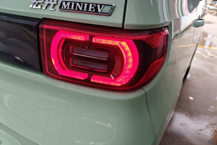 Used Wuling Hongguang MINIEV 2021 Macaron Fashion Model Lithium Iron Phosphate Right Rear Taillight