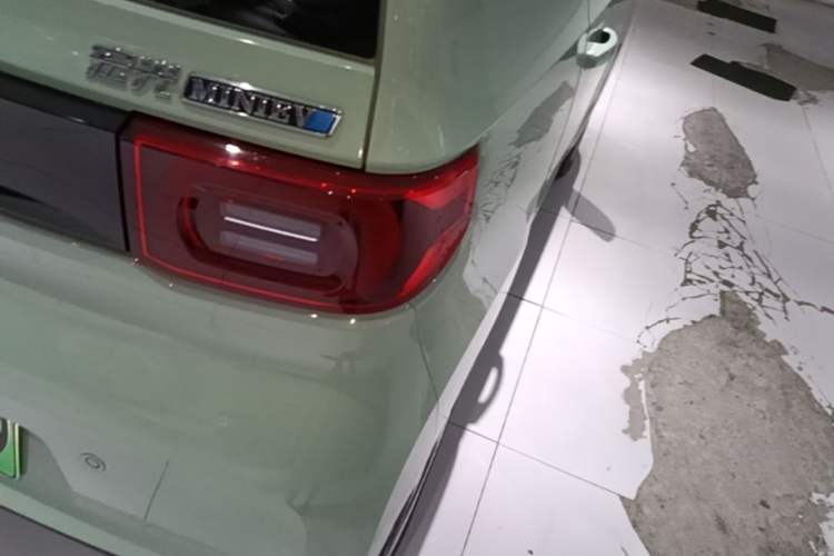 Used Wuling Hongguang MINIEV 2021 Macaron Premium Model – Lithium Iron Phosphate Right Rear Taillight