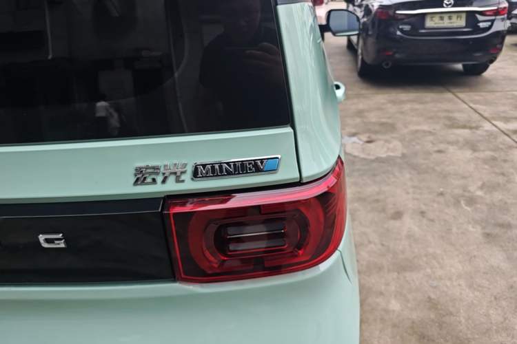 Used Wuling Hongguang MINIEV 2021 Macaron Premium Model – Lithium Iron Phosphate Right Rear Taillight