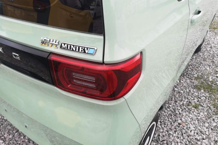 Used Wuling Hongguang MINIEV 2021 Macaron Premium Model – Lithium Iron Phosphate Right Rear Taillight