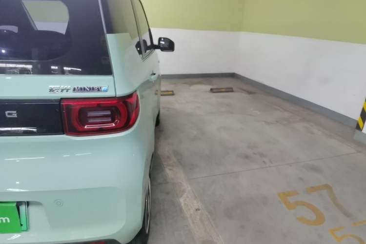 Used Wuling Hongguang MINIEV 2021 Macaron Sandwich Model 170 km Lithium Iron Phosphate Right Rear Taillight