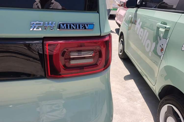 Used Wuling Hongguang MINIEV 2021 Macaron Fashion Model Lithium Iron Phosphate Right Rear Taillight