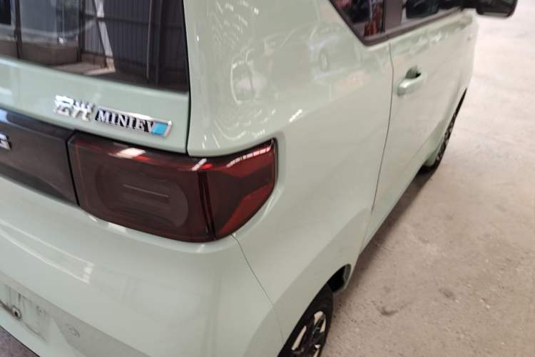 Used Wuling Hongguang MINIEV 2021 Macaron Premium Model – Lithium Iron Phosphate Right Rear Taillight