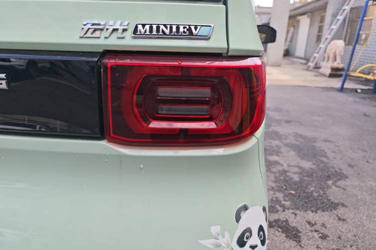 Used Wuling Hongguang MINIEV 2021 Macaron Fashion Model Lithium Iron Phosphate Right Rear Taillight