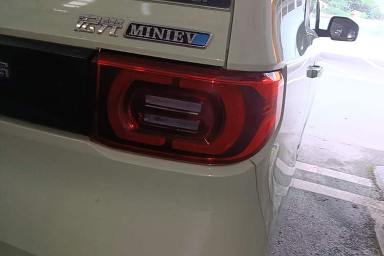 Used Wuling Hongguang MINIEV 2021 Macaron Fashion Model Lithium Iron Phosphate Right Rear Taillight