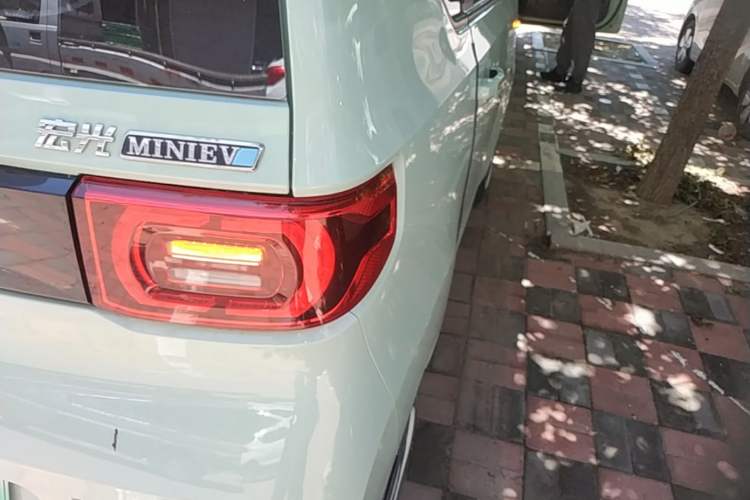 Used Wuling Hongguang MINIEV 2021 Macaron Premium Model – Lithium Iron Phosphate Right Rear Taillight