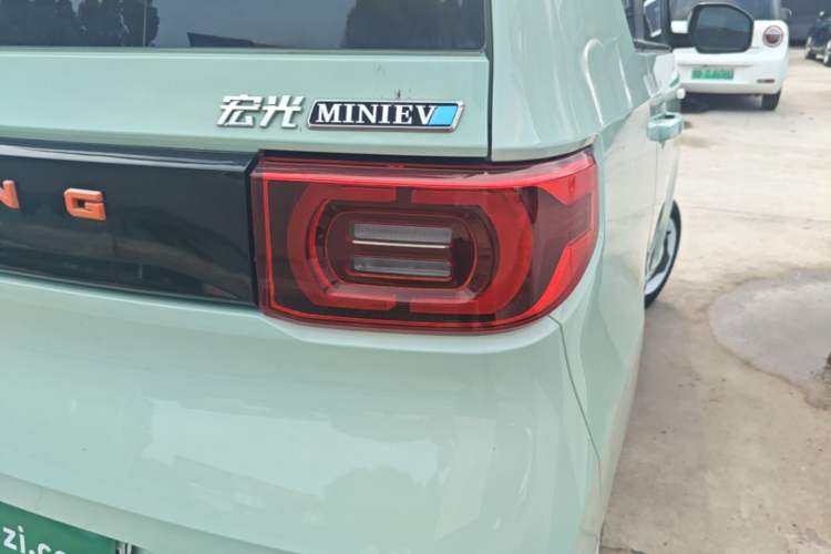 Used Wuling Hongguang MINIEV 2021 Macaron Sandwich Model 120 km Lithium NMC Right Rear Taillight
